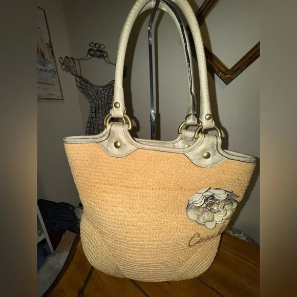 Coach Bleeker - Picture 2 of 9